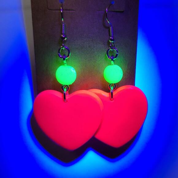 UV Reactive Hot Pink and Green Heart Earrings - Picture 2 of 3